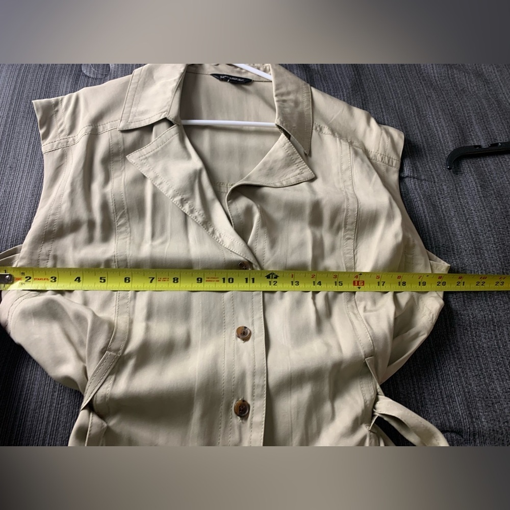 Banana Republic Sleeveless Belted Blazer Jacket in Light Beige - Picture 15 of 16